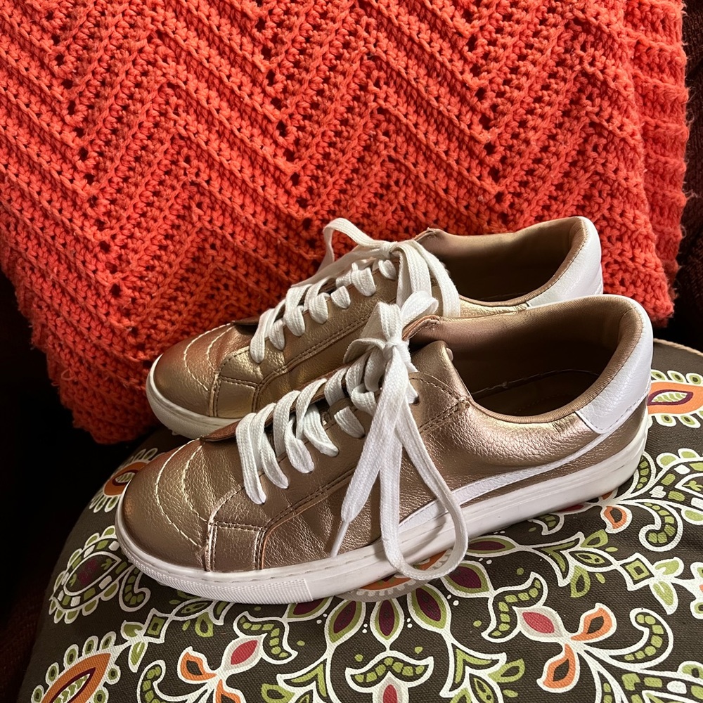 Ladies Universal Threads Tennis Shoes,Size 8,Rose gold and white - Picture 4 of 4